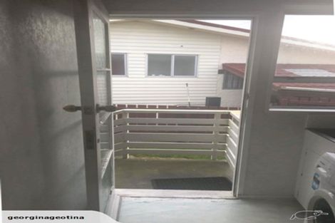 Photo of property in 37 Edgecombe Street, Newlands, Wellington, 6037