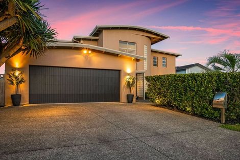 Photo of property in 8 Kawai Rise, Te Atatu Peninsula, Auckland, 0610