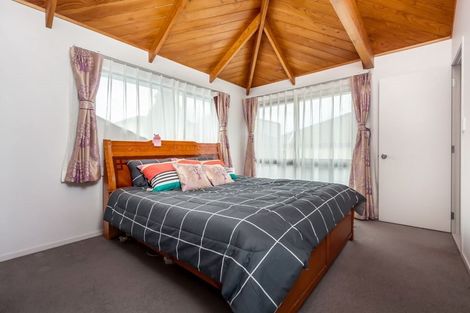 Photo of property in 6 Glucina Avenue, West Harbour, Auckland, 0618