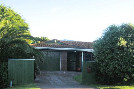 Photo of property in 9 Golf Road, Paraparaumu Beach, Paraparaumu, 5032