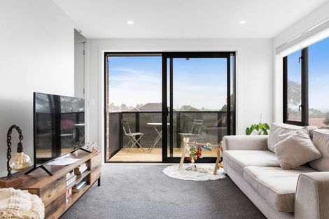 Photo of property in 1/1 Fruitvale Road, New Lynn, Auckland, 0600