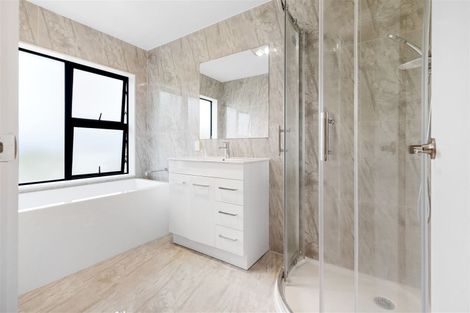 Photo of property in 206c Henderson Valley Road, Henderson, Auckland, 0612