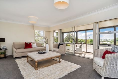 Photo of property in 10 Bendale Place, Papatoetoe, Auckland, 2025