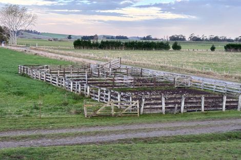 Photo of property in 16 Bay Road, Purakaunui, 9081