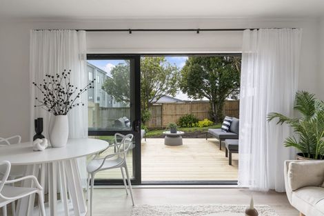 Photo of property in 1/10 Statesman Street, Henderson, Auckland, 0612