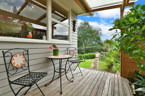 Photo of property in 49 Makiri Street, Helensville, 0800