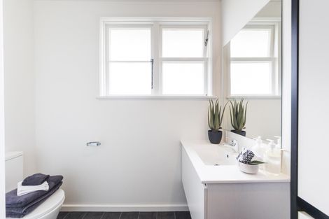 Photo of property in 2 Avon Terrace, Roslyn, Palmerston North, 4414