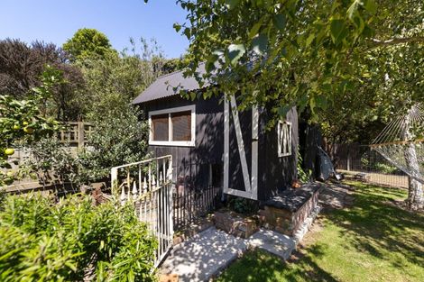 Photo of property in 33 Royal Oak Drive, Kelvin Grove, Palmerston North, 4414