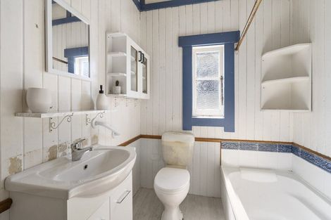 Photo of property in 1 Tapuaeotu Way, Welcome Bay, Tauranga, 3112