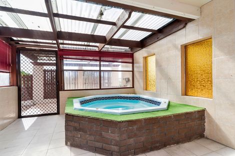 Photo of property in 10 Bendale Place, Papatoetoe, Auckland, 2025