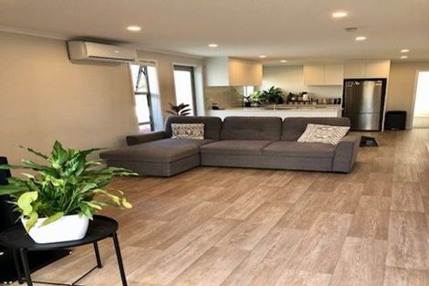 Photo of property in 1a Pavola Grove, Glenfield, Auckland, 0629
