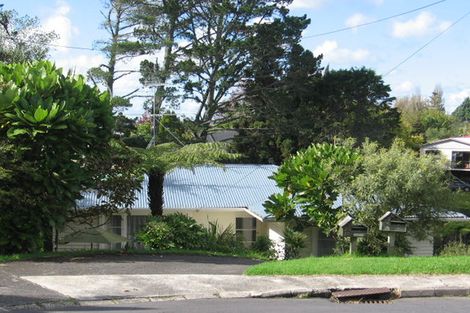 Photo of property in 28 Roland Hill, Glen Eden, Auckland, 0602