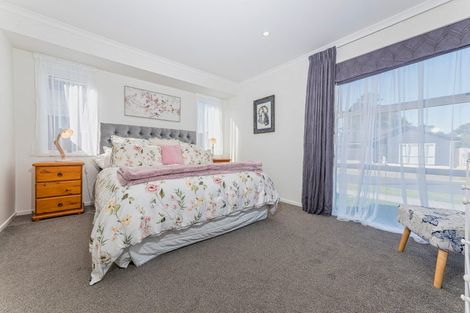 Photo of property in 13 Papa Orchard Drive, Kumeu, 0810