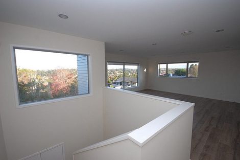 Photo of property in 3 Thelma Crescent, Torbay, Auckland, 0630