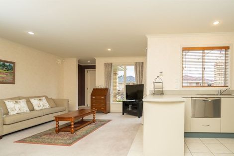 Photo of property in 39 Sovereign Isle Lane, Rototuna, Hamilton, 3210