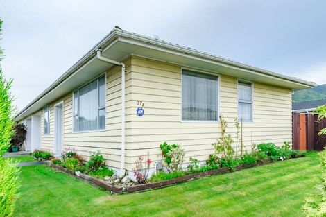 Photo of property in 27a Matai Street, Waikanae, 5036