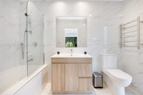 Photo of property in 132c Stapleford Crescent, Browns Bay, Auckland, 0630
