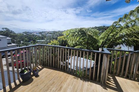 Photo of property in 15 Kopiko Way, Brooklyn, Wellington, 6021