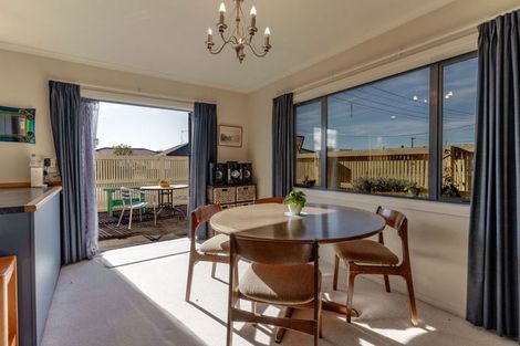 Photo of property in 2 Garrison Street, Carterton, 5713