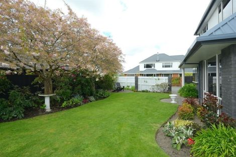 Photo of property in 16 Huntingdon Place, Avonhead, Christchurch, 8042