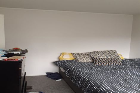 Photo of property in 1/9 Santiago Crescent, Unsworth Heights, Auckland, 0632