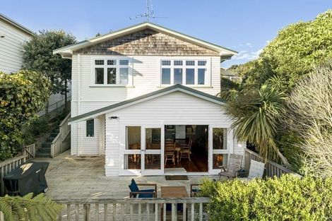 Photo of property in 93 Northland Road, Northland, Wellington, 6012