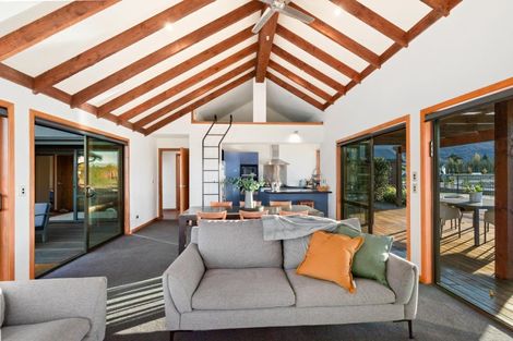 Photo of property in 32 Sarahs Hill, Hahei, Whitianga, 3591