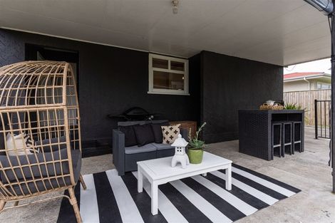 Photo of property in 6 Newhaven Place, Roslyn, Palmerston North, 4414