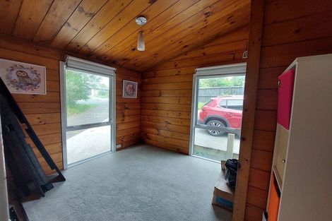 Photo of property in 1 Willowbrook Place, Titirangi, Auckland, 0604
