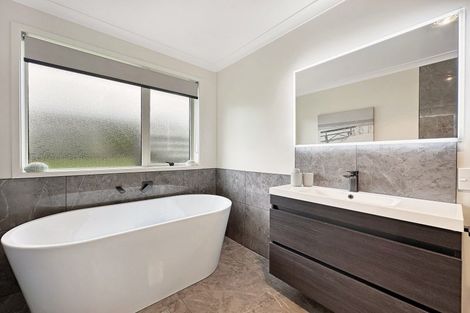 Photo of property in 15 Bodes Lane, Kinloch, Taupo, 3377