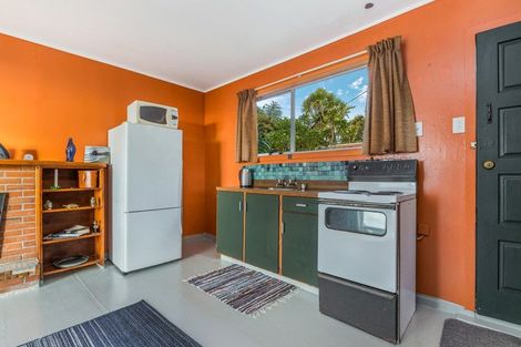 Photo of property in 11 Te Ahuahu Road, Piha, New Lynn, 0772