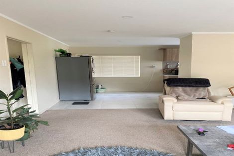 Photo of property in 15a Gill Avenue, Te Atatu Peninsula, Auckland, 0610
