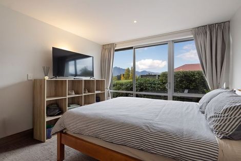Photo of property in Rahiri Apartments, 2/23 Adelaide Street, Queenstown, 9300