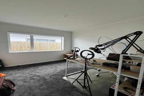 Photo of property in 17 Kutukutu Street, Takanini, 2112