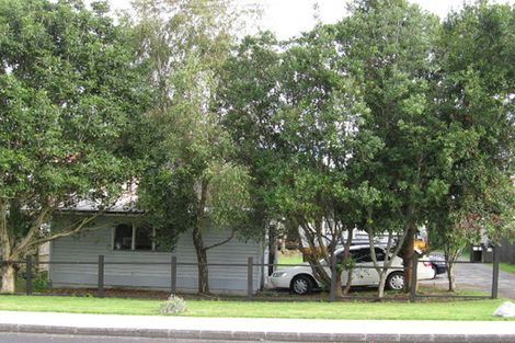 Photo of property in 13 Rewarewa Road, Te Atatu Peninsula, Auckland, 0610