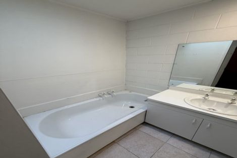 Photo of property in 2/72 Creyke Road, Ilam, Christchurch, 8041