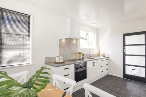 Photo of property in 2 Avon Terrace, Roslyn, Palmerston North, 4414