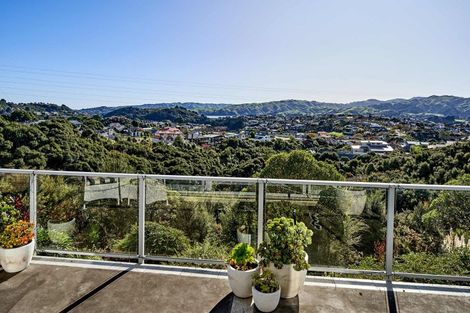 Photo of property in 10 Madeira Close, Whitby, Porirua, 5024
