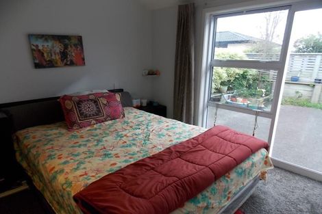 Photo of property in 11a Pinkerton Grove, Newlands, Wellington, 6037