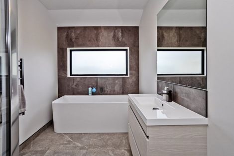 Photo of property in 60 Orion Road East, Makarewa, Invercargill, 9876