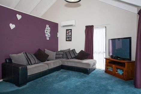 Photo of property in 79 Hillcrest Drive, Kelvin Grove, Palmerston North, 4414