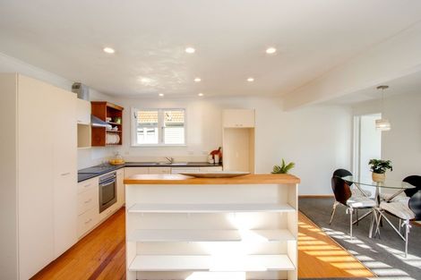 Photo of property in 11 Hammond Road, Taradale, Napier, 4112