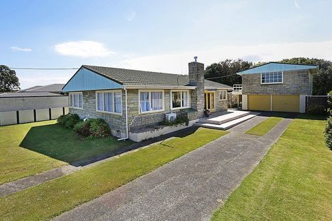 Photo of property in 13 Whitcombe Road, Opunake, 4616