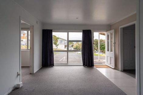 Photo of property in 1 Wakeling Avenue, Te Atatu South, Auckland, 0610