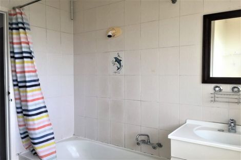 Photo of property in 3/2 Hinekohu Street, New Lynn, Auckland, 0600