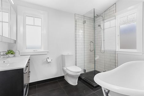 Photo of property in 35 Seaview Avenue, Northcote, Auckland, 0627