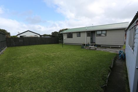 Photo of property in 18 Pohutukawa Drive, Opunake, 4616