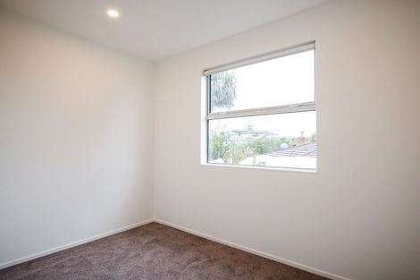Photo of property in 10a Tirimoana Road, Te Atatu South, Auckland, 0602