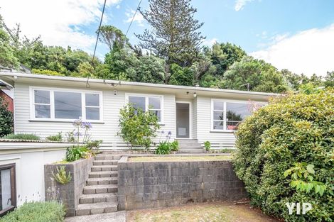Photo of property in 35 Kahikatea Grove, Paparangi, Wellington, 6037