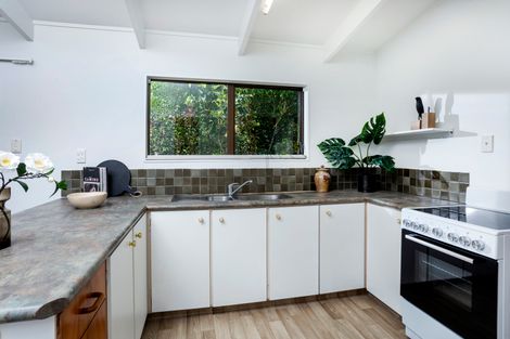 Photo of property in 2/17 Winifred Avenue, Bayview, Auckland, 0629